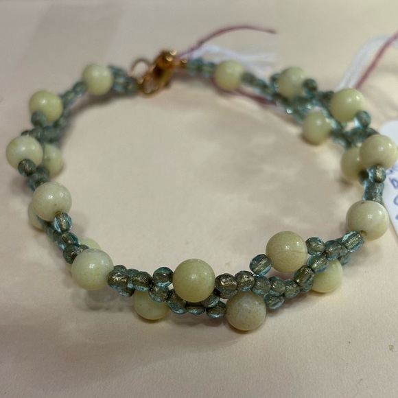 Hand crafted beaded bracelet yellow jasper stones and green preciosa crystals - Picture 2 of 5